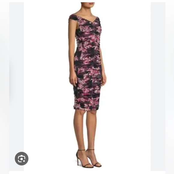 Black Halo Yasmin floral v neck shirted mesh dress - Picture 1 of 8